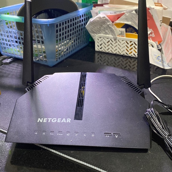Netgear wireless router ac 1200 Wi-Fi cable modem router model C6220 - Picture 1 of 5